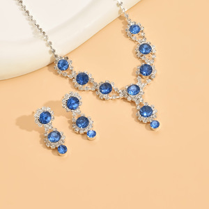 Conjunto de Joyería de Moda para Mujer al por Mayor: Pendientes y Collar de Aleación de Zinc Plateada con Cristales de Estrás Azules, Romántico - Product Image 4