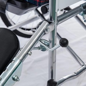 كرسي متحرك يدوي مريح وخفيف الوزن قابل للطي لكبار السن وذوي الاحتياجات الخاصة، بمسند ظهر مرتفع، للاستخدام في دور الرعاية والمستشفيات - Product Image 6