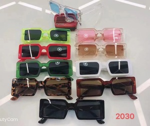 Lunettes <span class=keywords><strong>de</strong></span> soleil rétro classiques épaisses pour hommes et femmes, monture rectangulaire surdimensionnée, protection UV400, 10 couleurs, style sport, vente en gros OEM - Product Image 3