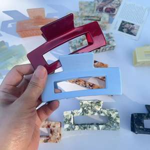 مشابك شعر كبيرة الحجم بتصميم عصري وألوان صلبة من الأسيتات مع شعار، إكسسوار أنيق للاستخدام اليومي - Product Image 6