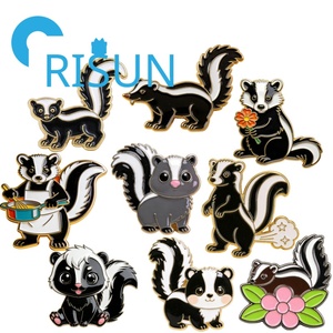Broche en émail personnalisée en métal, motif hérisson mignon de dessin animé, style Kawaii, pour revers, cadeau - Product Image 1