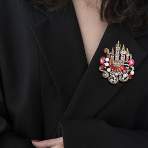 Broches rétro château européen en alliage <span class=keywords><strong>de</strong></span> strass, personnalité, diamant coloré, cristal, corsage, perle - Product Image 6
