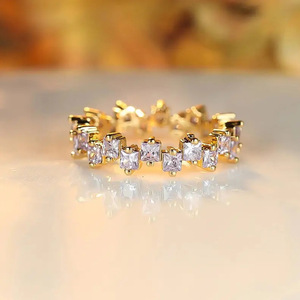 Anello Quadrato Scintillante Offset per Donne, Gioiello da Dito Creativo e alla Moda - Product Image 5