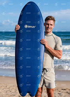 Planche de surf bleue à surface lisse avec ailerons, planche de surf légère pour les activités nautiques en plein air