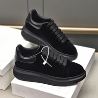 Chaussures de course basses en cuir véritable pour homme, blanches, à lacets, avec semelle extérieure en caoutchouc épais, rehaussantes, pour couple, idéales pour l'hiver et les loisirs.