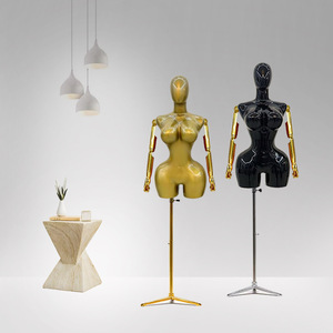 Maniquí <span class=keywords><strong>de</strong></span> Mujer <span class=keywords><strong>de</strong></span> Plástico ABS Ajustable <span class=keywords><strong>de</strong></span> Talla <span class=keywords><strong>Grande</strong></span> Shining Star X-F01 Plus, Torso Pintado en Dorado con Curvas y Pechos Grandes - Product Image 1