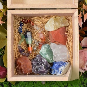 Juego <span class=keywords><strong>de</strong></span> cristales curativos <span class=keywords><strong>de</strong></span> siete chakras al por mayor, piedras naturales crudas con caja para meditación y fines decorativos - Product Image 2