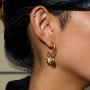 Boucles d'oreilles en forme de C avec breloque perle soleil, en acier inoxydable doré, bijoux de mode pour femmes - Product Image 3