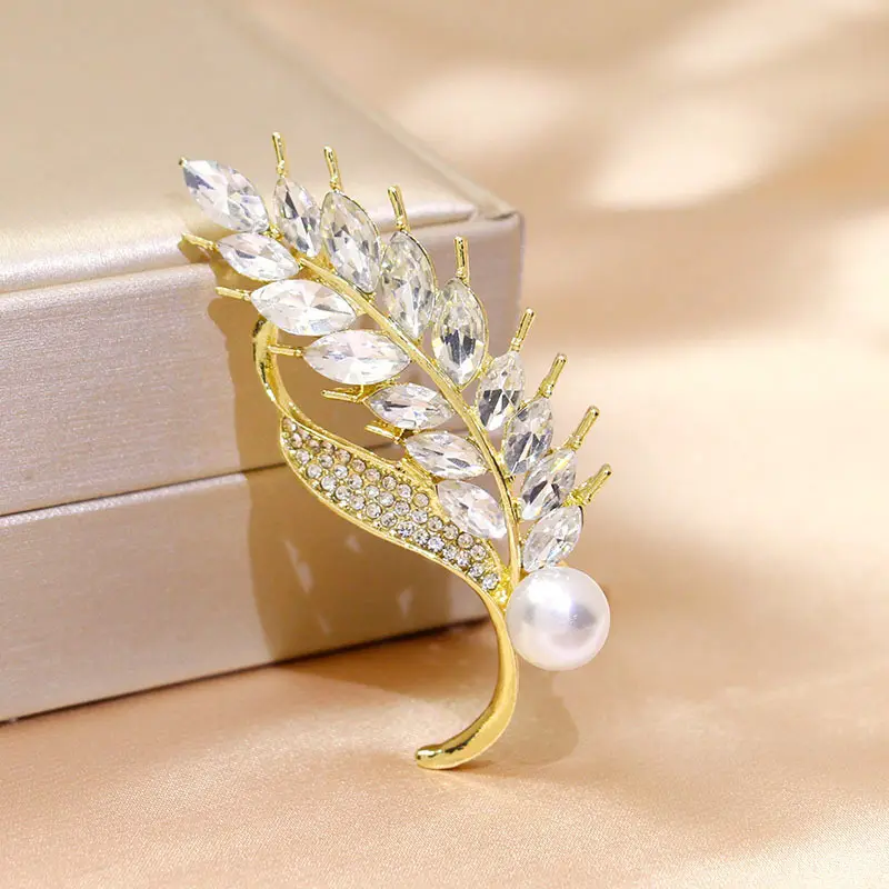 Elegante y elegante broche de trigo de cristal temperamento perla mujer pin bufanda de seda de doble propósito