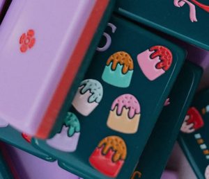 Nouveauté 2026 : Ensemble de tuiles de mahjong américain violet de luxe, motif <span class=keywords><strong>Casse</strong></span>-<span class=keywords><strong>Noisette</strong></span> sculpté, en acrylique triple couche, thème conte de fées, portable, idéal pour cadeau - Product Image 4