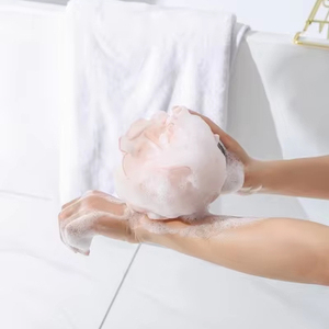 Esponja de baño de espuma rica con certificación ecológica de dos tonos, esponja de bola eficaz para eliminar la piel muerta para exfoliación corporal, 50g a granel para uso en la ducha - Product Image 2