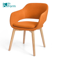 Chaise de salle à manger de restaurant au design élégant avec dossier creux, mobilier contractuel, mousse moulée, chaise latérale, pieds en bois massif, chaise de café