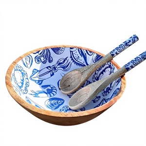 Tazón de Madera Hecho a Mano con Diseño de Mariscos Azules y Dos Cucharas de Madera para Servir Comida en Fiestas, Diseño Clásico - Product Image 1