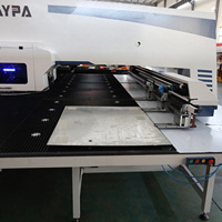 Machine de découpe automatique de panneaux en acier et machine de poinçonnage de trous complexes en promotion