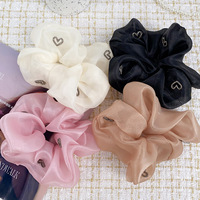 Shily&OS Vente en gros : Chouchous pour cheveux en organza style Hepburn avec strass, grands élastiques à cheveux en forme de cœur en cristal, attaches de queue de cheval de luxe