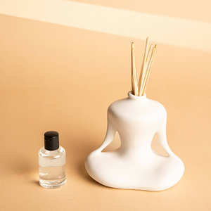 Diffuseur de parfum en céramique artisanal Tunis KALYS Zen, parfum Jasmin Musc-Blanc, finition satinée vert pastel, boîte cadeau écologique - Product Image 2