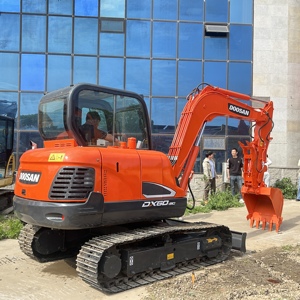 Excavatrice sur chenilles hydraulique d'occasion DOOSAN DX60 d'origine coréenne en bon état à vendre - Product Image 5