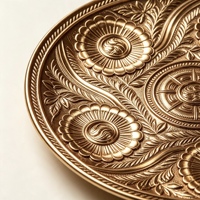 Assiette de présentation en PP plaqué or personnalisée, motif floral vintage en relief, pour décoration de table de mariage ou de fête