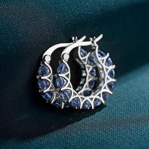 Pendientes de Aro de Lujo con Baño de Oro de 18K y Cristales de Estrás, Diseño Geométrico para Mujer, Uso Diario - Product Image 4