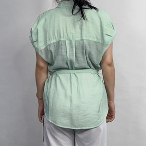 เสื้อผู้หญิงลำลองผ้าฝ้ายลินินแฟชั่นใหม่ เสื้อเชิ้ตแขนสั้นสีพื้นสำหรับฤดูใบไม้ผลิและฤดูร้อน ดีไซน์เรียบหรูแบบครอปท็อป - Product Image 3