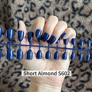 Fournisseur vente en gros d'ongles 24 pièces de bouts d'ongles courts et ronds en couleur unie, <span class=keywords><strong>art</strong></span> simple et minimaliste, acrylique à presser sur les ongles - Product Image 4
