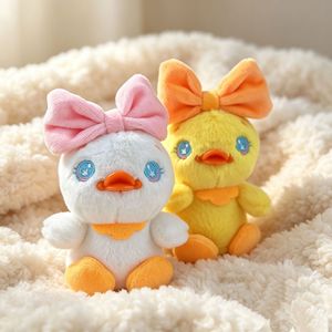 Mini Peluches Canard Jaune Mignon <span class=keywords><strong>en</strong></span> Forme de Nœud, Porte-clés, Pendentif de Sac, Jouet <span class=keywords><strong>en</strong></span> Peluche Doux et Moelleux, Breloque pour Sac à Main, Vente <span class=keywords><strong>en</strong></span> Gros - Product Image 4