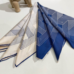 وشاح حريري 100% مطبوع طباعة رقمية حسب الطلب عالي الجودة وشاح جيب مربع من الحرير الفاخر - Product Image 4