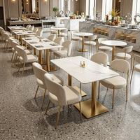 Table et chaises de style minimaliste, structure robuste, anti-rayures et faciles à nettoyer pour restaurant en libre-service