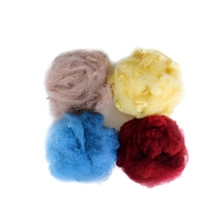 Fibre de polyester recyclé solide ignifuge pour garnissage de fils à filer et fils à ouverture continue