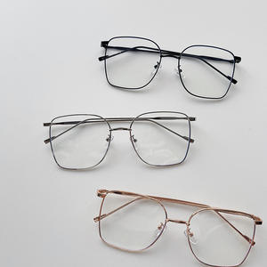 Nuevas Gafas con Filtro de Luz Azul, Montura Cuadrada Completa, Unisex, Lentes de PC con Protección Anti-UV, Modernas y a la Moda L1 9165 - Product Image 1