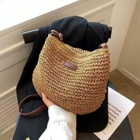 Sac bandoulière tissé minimaliste pour trajets quotidiens, fermeture éclair, style urbain simple, petite taille, mode été 2025, pour les loisirs et les voyages