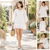 Robe Courte Blanche Femme Broderie Anglaise Manches Longues Bouffantes Col Carré Boutonnée Devant Romantique OEM Marque Privée