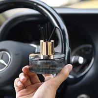 Diffuseurs de désodorisants d'arômes décoratifs pour voitures de luxe en vente en gros bouteille en verre à fibre adhésive avec logo personnalisé diffuseur à roseaux à offrir