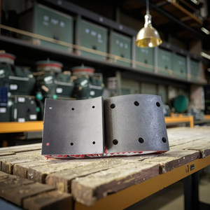 T320-1400 <span class=keywords><strong>de</strong></span> <span class=keywords><strong>garniture</strong></span> <span class=keywords><strong>de</strong></span> <span class=keywords><strong>frein</strong></span> Premium avec rivet MC907910 pour camions - Product Image 1