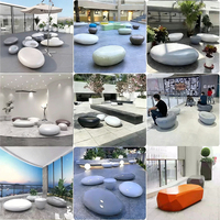 Mobilier commercial durable : Canapé, chaise en pierre, tabourets, et chaise œuf artistique de type galet pour parcs, places publiques et centres commerciaux