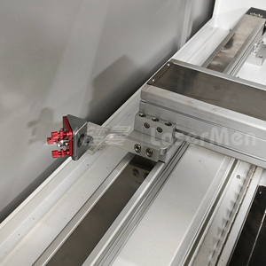 Machine de découpe laser CNC LaserMen-1390FC avec laser à fibre de 1500W pour pièces en acier inoxydable et en acrylique - Product Image 2