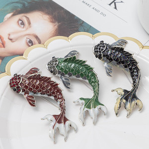Spilla dipinta Vintage pesce rosso stile etnico delicato accessorio spilla smalto pesce Koi adatto <span class=keywords><strong>per</strong></span> giacche e cappotti da donna - Product Image 1