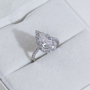 Bague de fiançailles Messi Jewelry MSR-2146 en or 18 carats avec halo de diamants de laboratoire en forme de poire pour femme - Product Image 3