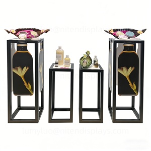 Ensemble de présentoirs de sol en métal minimalistes modernes pour les produits de toilette, le savon, le shampoing, les magasins de détail, les vitrines - Product Image 3