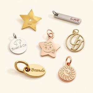 Colgante de Oro Grabado con Logotipo Personalizado, Etiquetas de Joyería Metálicas, Dijes para Collar y Pulsera - Product Image 1