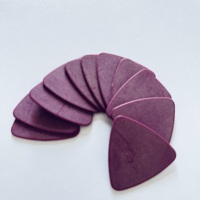 Plectres de guitare de haute qualité en Delrin mat de forme triangulaire 1.14 violet
