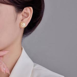 Pendientes de Mujer Estilo Retro Francés, Nuevos, de Alta Gama, Lujo, Estrella Octogonal, Imitación de Perla, Geometría Exquisita, Oro y Cobre, Regalo - Product Image 4