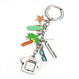 Llavero de Playa Personalizado de las Islas Salomón, Malaita, Recuerdo, Esmalte, Camiseta, Gafas de Sol, Chanclas, para Regalo Turístico - Product Image 1