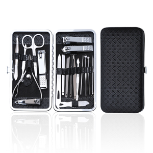 <span class=keywords><strong>Kit</strong></span> <span class=keywords><strong>de</strong></span> <span class=keywords><strong>manucure</strong></span> et pédicure professionnel <span class=keywords><strong>complet</strong></span> <span class=keywords><strong>de</strong></span> 19 pièces, ciseaux à sourcils noirs, produits <span class=keywords><strong>de</strong></span> beauté en acier inoxydable noir dans un étui - Product Image 1