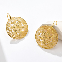 Vente en gros de boucles d'oreilles pendantes en forme de disque de fleurs creuses, accessoires pour femmes, bijoux en laiton, filigrane artificiel