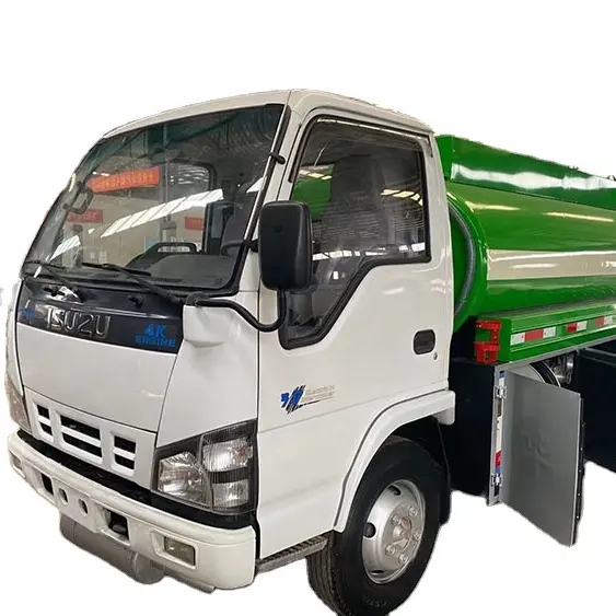 Ünlü marka isuzu 4*2 6 tekerlek lastikleri yağ su taşıma tankeri yakıt kamyonu satılık