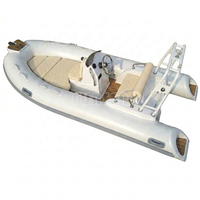 Bateau semi-rigide de luxe 3,9 m (13 pieds) en Hypalon PVC avec coque en fibre de verre, console centrale, petit yacht gonflable rigide, bateau d'accompagnement, bateau rapide sportif haut de gamme