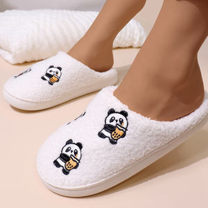 Nouvelles pantoufles en TPR pour femmes, design élégant, pantoufles en peluche pour femmes avec assurance qualité - Product Image 2