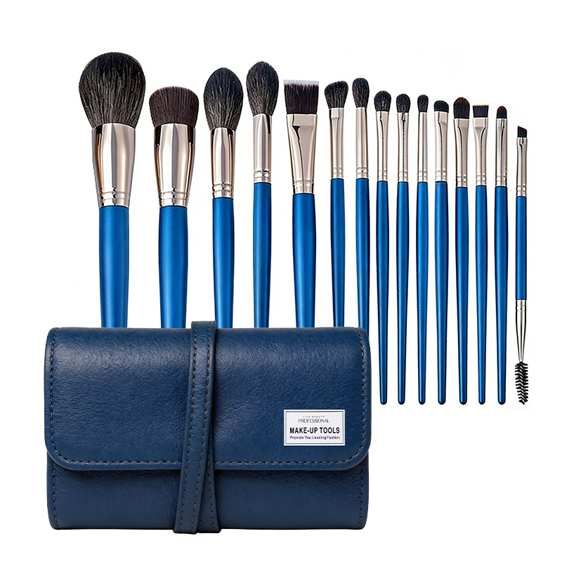 Ensembles de pinceaux de maquillage bleus