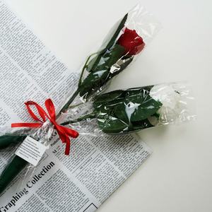 Cadeaux romantiques pour la Saint-Valentin, rose en plastique lumineuse à LED - Product Image 6
